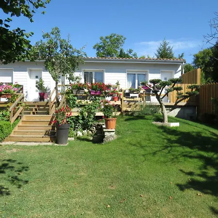 Les Arums De Fondeminjean Bed and breakfast
