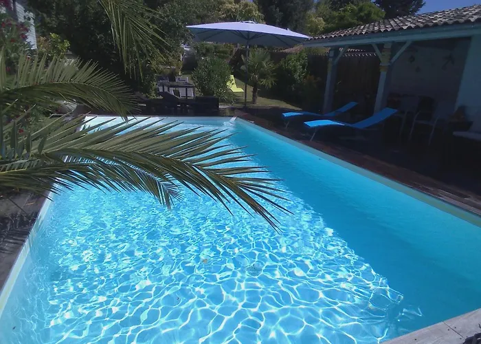 Les Arums De Fondeminjean לינה וארוחת בוקר 3*