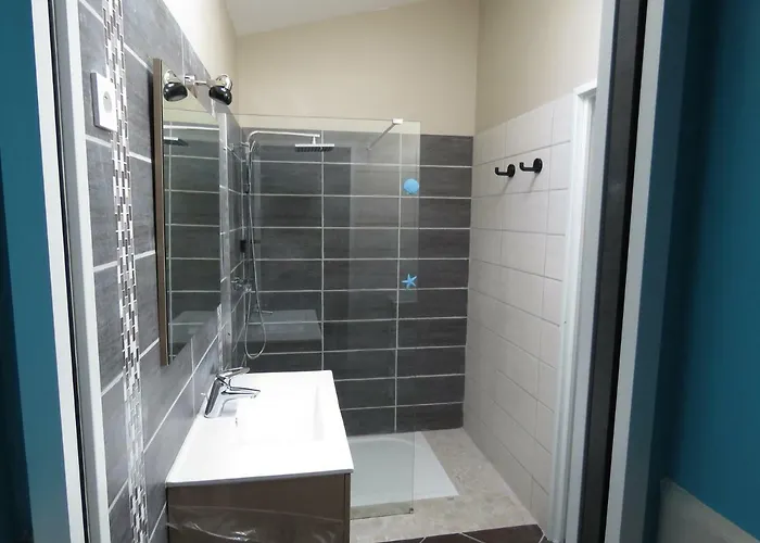 Les Arums De Fondeminjean לינה וארוחת בוקר 3*