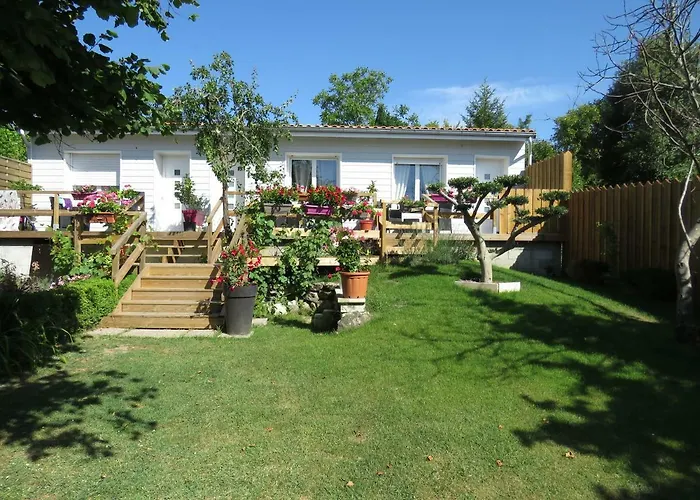 Les Arums De Fondeminjean לינה וארוחת בוקר