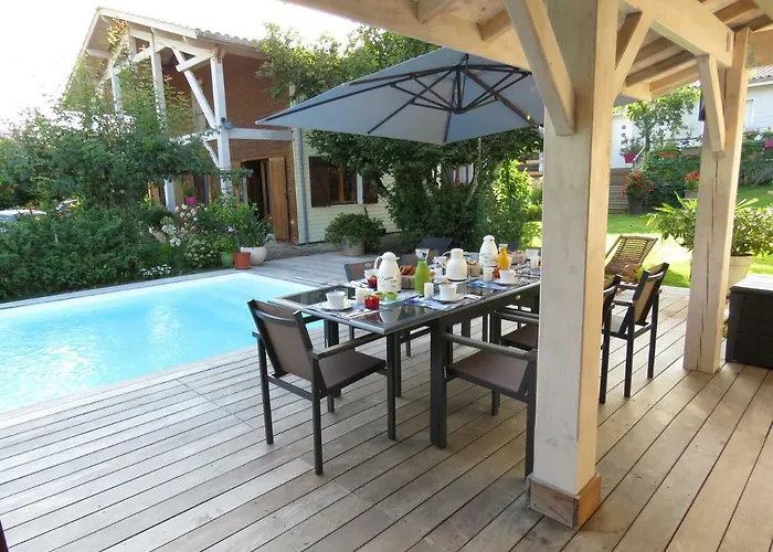 לינה וארוחת בוקר Les Arums De Fondeminjean 3*